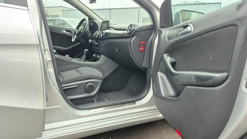 Gebraucht Mercedes B180 122 PS (89 kW) 2012 Grau Van / Kleinbus