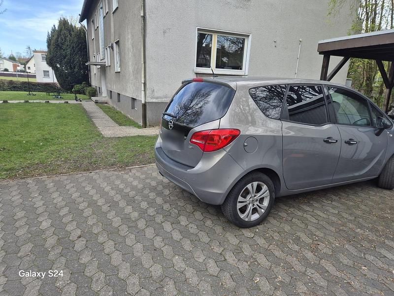 Gebraucht Opel Meriva 100 PS (73 kW) 2010 Silber Van / Kleinbus