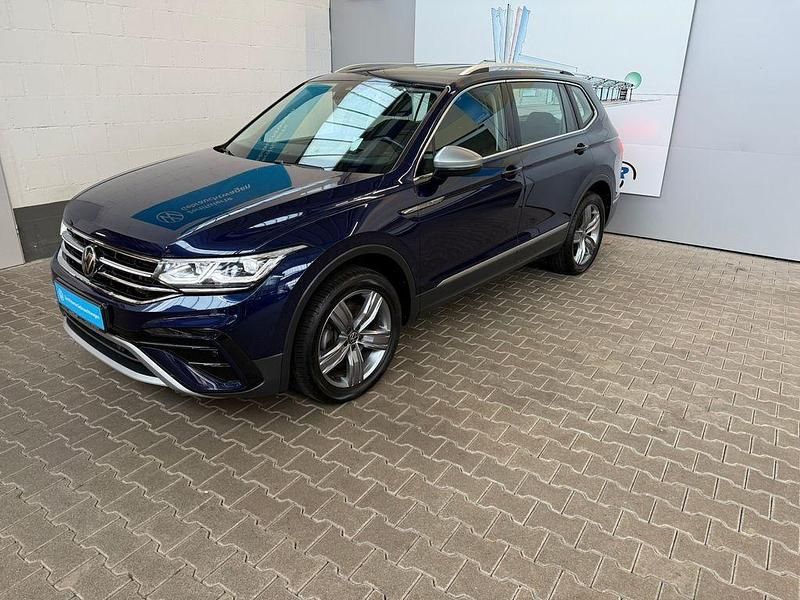 Gebraucht VW Tiguan Allspace Elegance 200 PS (147 kW) 2022 Atlantic blue metallic (metallic) SUV