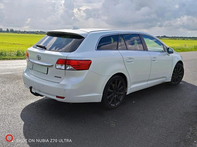 Weiß Gebraucht 2013 Toyota Avensis T2 Kombi | 4.550 € (Guter Preis) - Bild 1/4