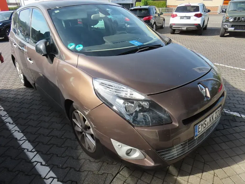 Gebraucht Renault Scénic III Luxe 131 PS (96 kW) 2012 Braun Van / Kleinbus