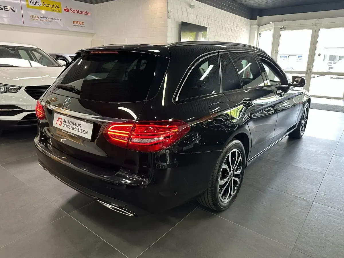 Gebraucht Mercedes C300 258 PS (189 kW) 2020 Schwarz Kombi