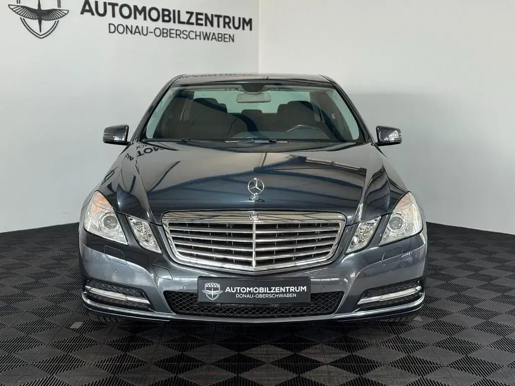 Second-hand Mercedes E200 184 CP (135 kW) 2012 Gri Berlinǎ