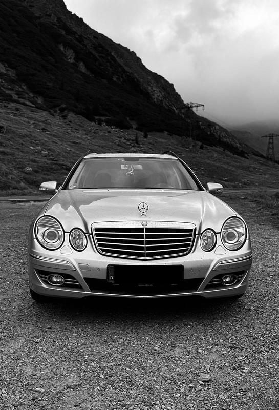 Grau Gebraucht 2007 Mercedes E320 Avantgarde Kombi | 7.500 € - Bild 1/4