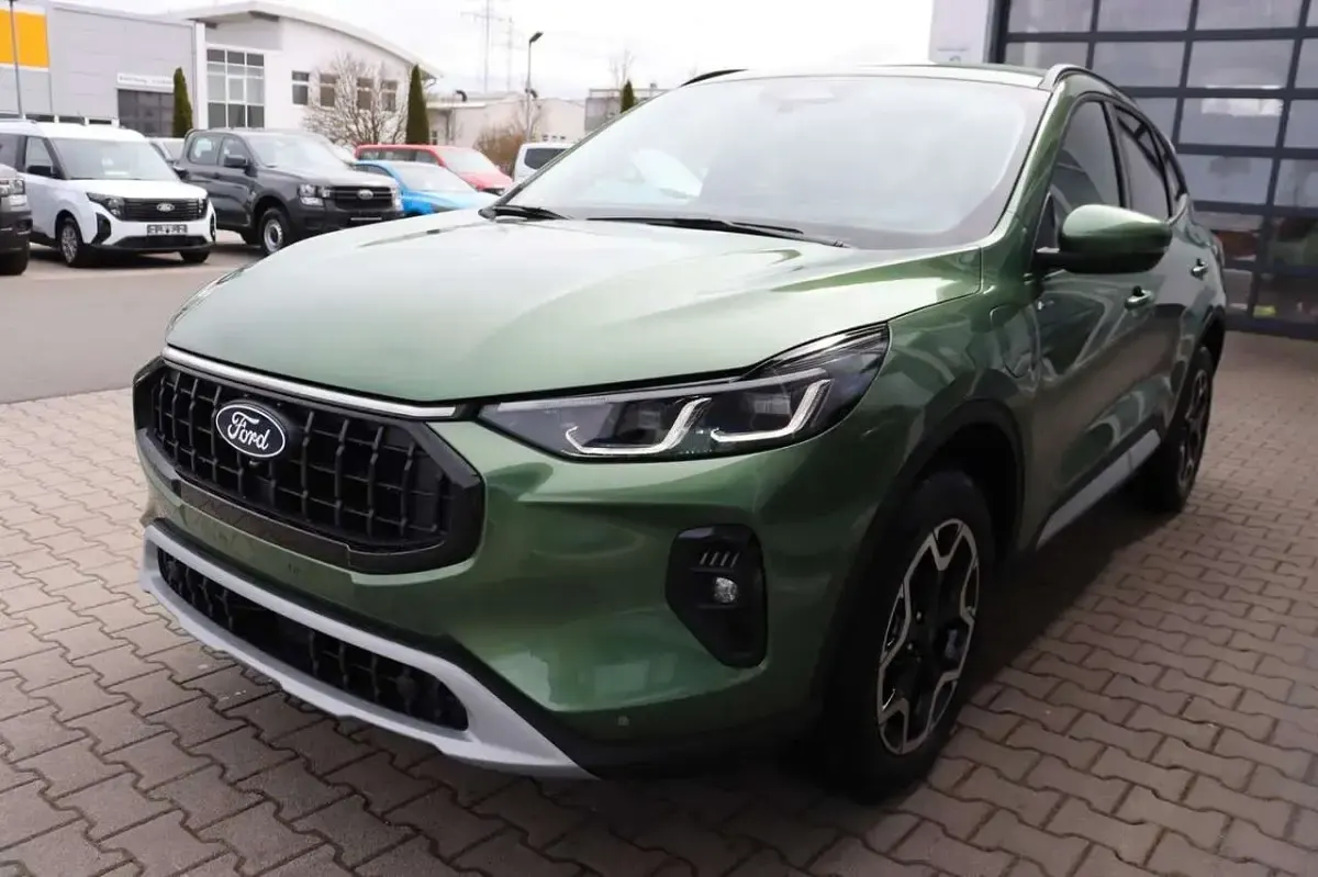 Gebraucht Ford Kuga Active 242 PS (177 kW) 2025 Bursting green metallic SUV
