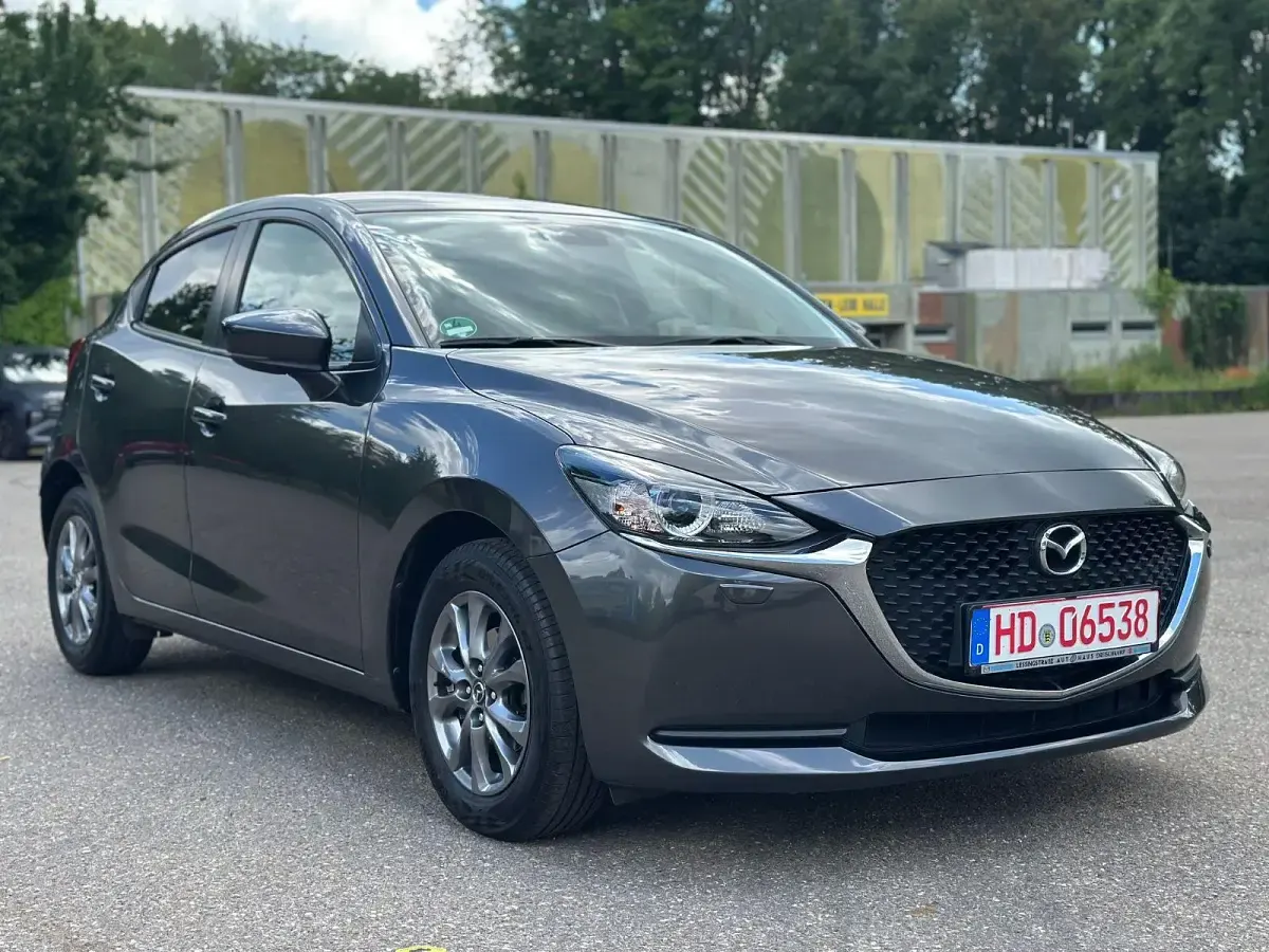 Używany Mazda 2 Exclusive-Line 90 KM (66 kW) 2021 Szary Sedan/Limuzyna