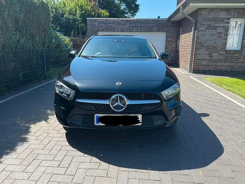 Gebraucht Mercedes A180 136 PS (100 kW) 2021 Schwarz Limousine