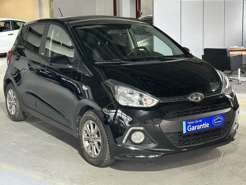 Gebraucht Hyundai i10 Passion 67 PS (49 kW) 2016 Schwarz Kleinwagen