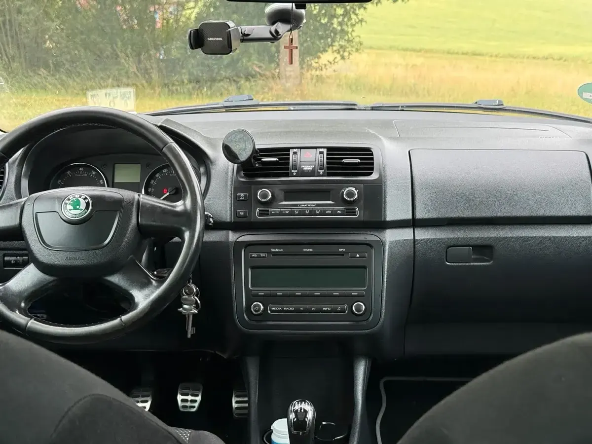 Gebraucht Skoda Roomster Scout 105 PS (77 kW) 2011 Gold Kombi