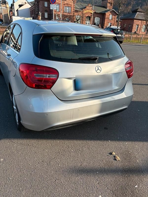 Gebraucht Mercedes A180 109 PS (80 kW) 2013 Grau Kleinwagen
