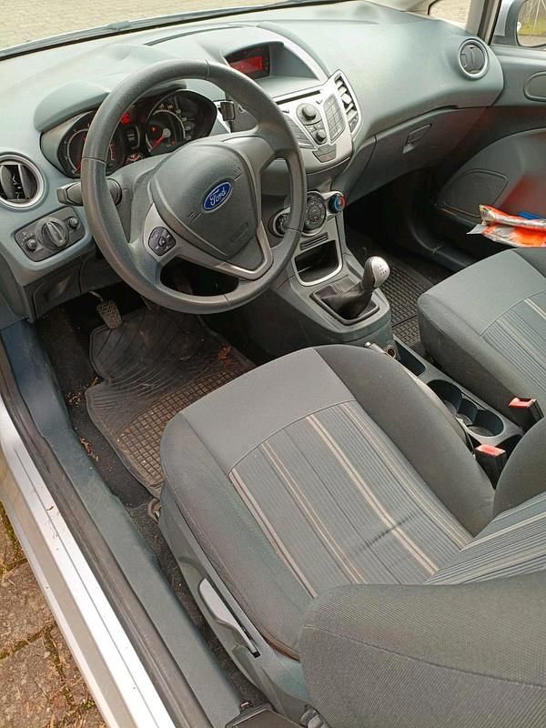 Gebraucht Ford Fiesta 80 PS (58 kW) 2008 Grau Kleinwagen