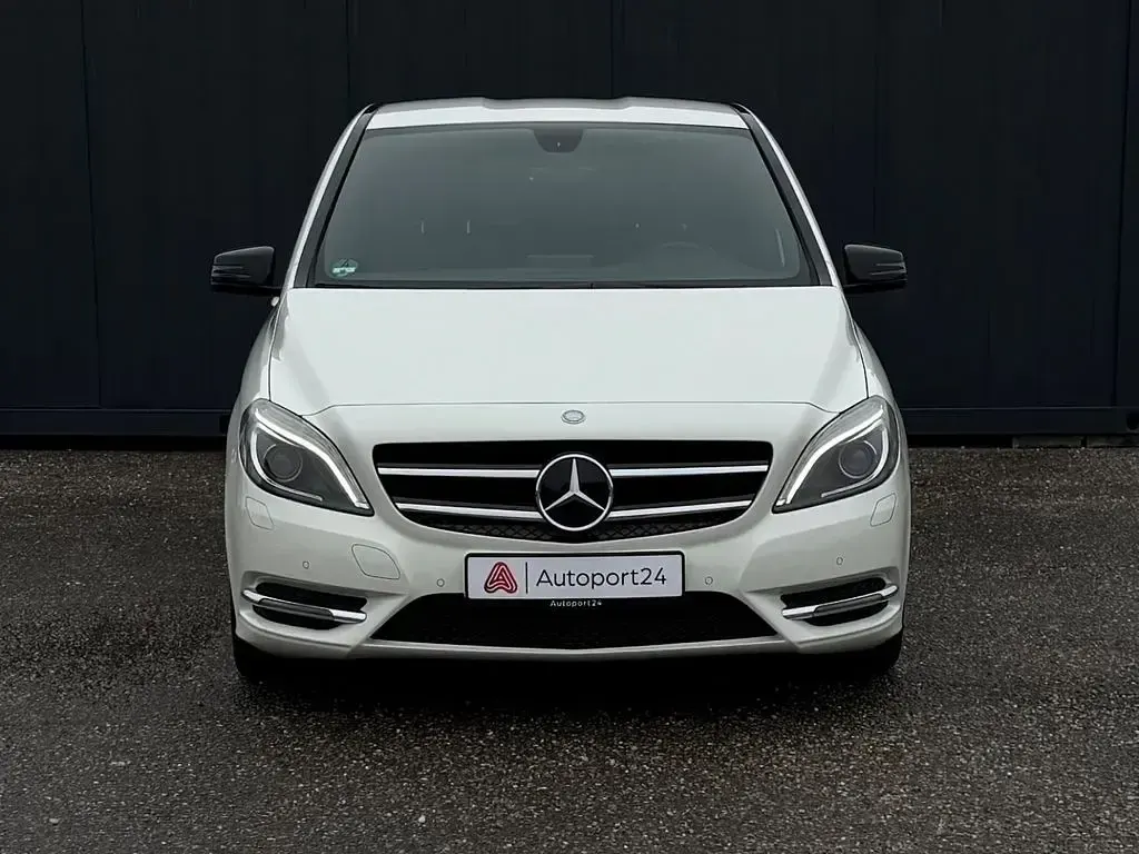 Gebraucht Mercedes B250 Night 211 PS (155 kW) 2013 Weiß Kleinwagen