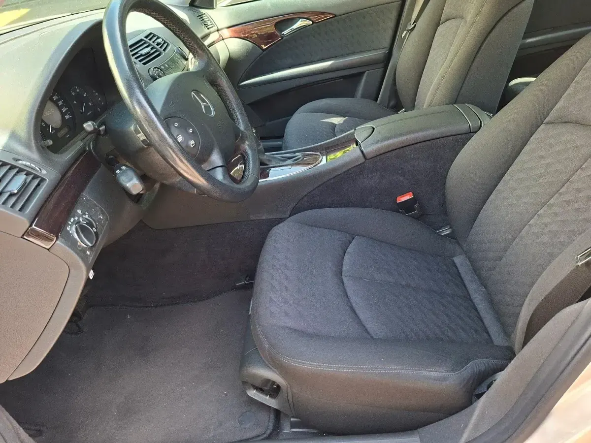 Gebraucht Mercedes E200 Classic 122 PS (89 kW) 2005 Silber Limousine