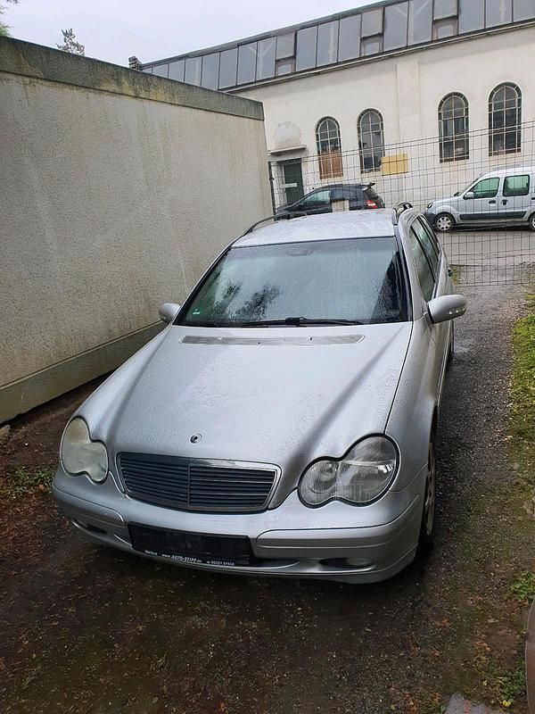Gebraucht Mercedes C180 Classic 143 PS (105 kW) 2003 Silber Kombi