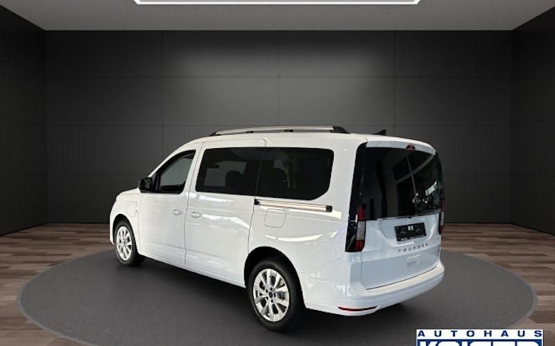 Neu Ford Tourneo Titanium 150 PS (110 kW) 2025 Frostweiß Van / Kleinbus