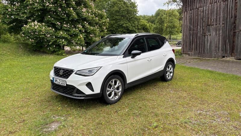 Weiß Gebraucht 2022 Seat Arona FR SUV | 21.625 € (Fairer Preis) - Bild 1/4