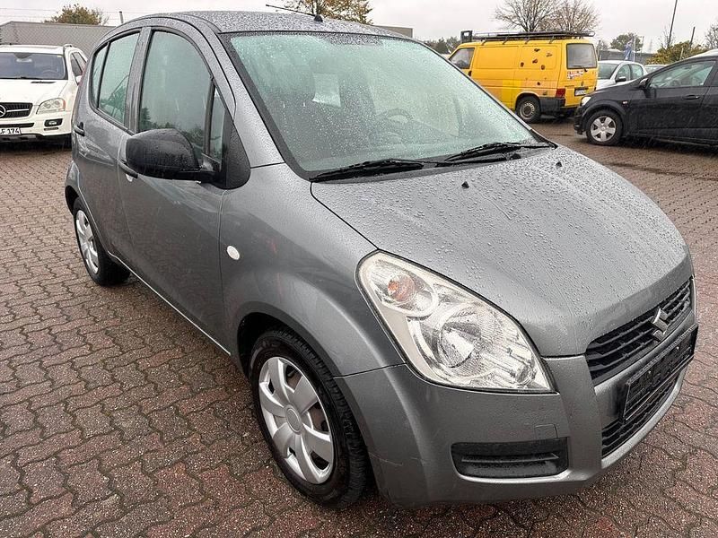 Gebraucht Suzuki Splash 68 PS (50 kW) 2012 Grau Kleinwagen