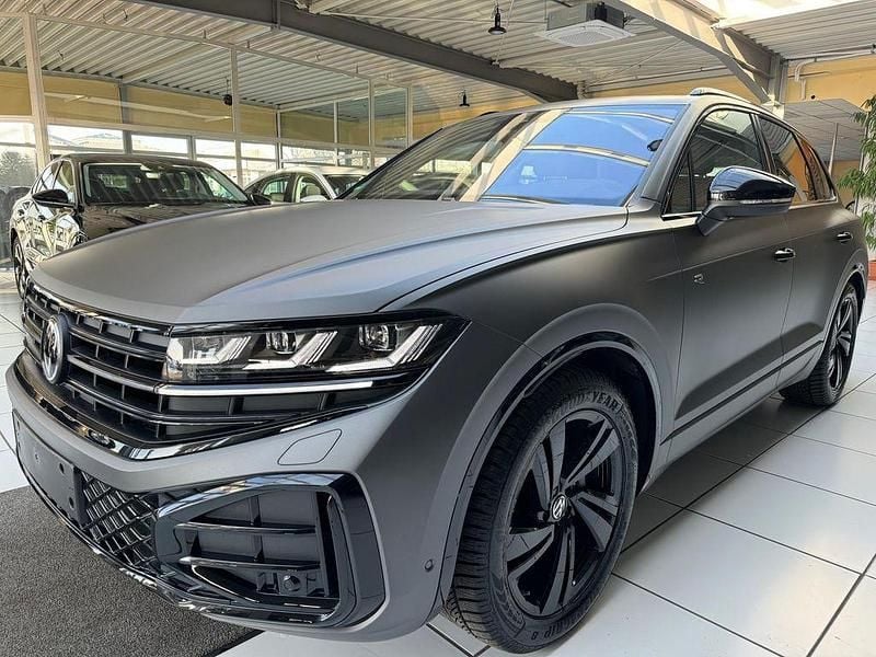 Grau Gebraucht 2025 VW Touareg IQ Drive SUV | 72.990 € (Superpreis) - Bild 1/4