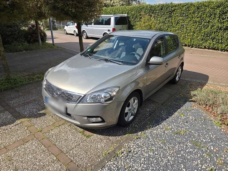 Second-hand Kia Ceed 116 CP (85 kW) 2011 Gri Hatchback