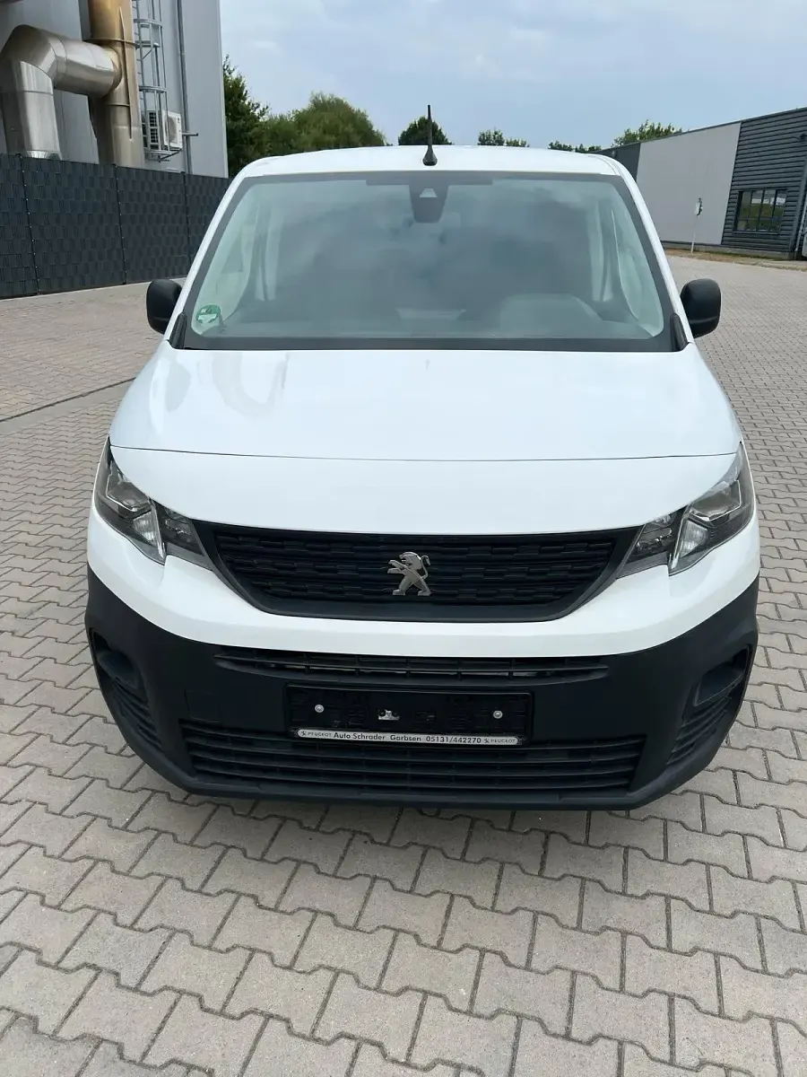 Gebraucht Peugeot Partner Premium 131 PS (96 kW) 2021 Weiß Van / Kleinbus