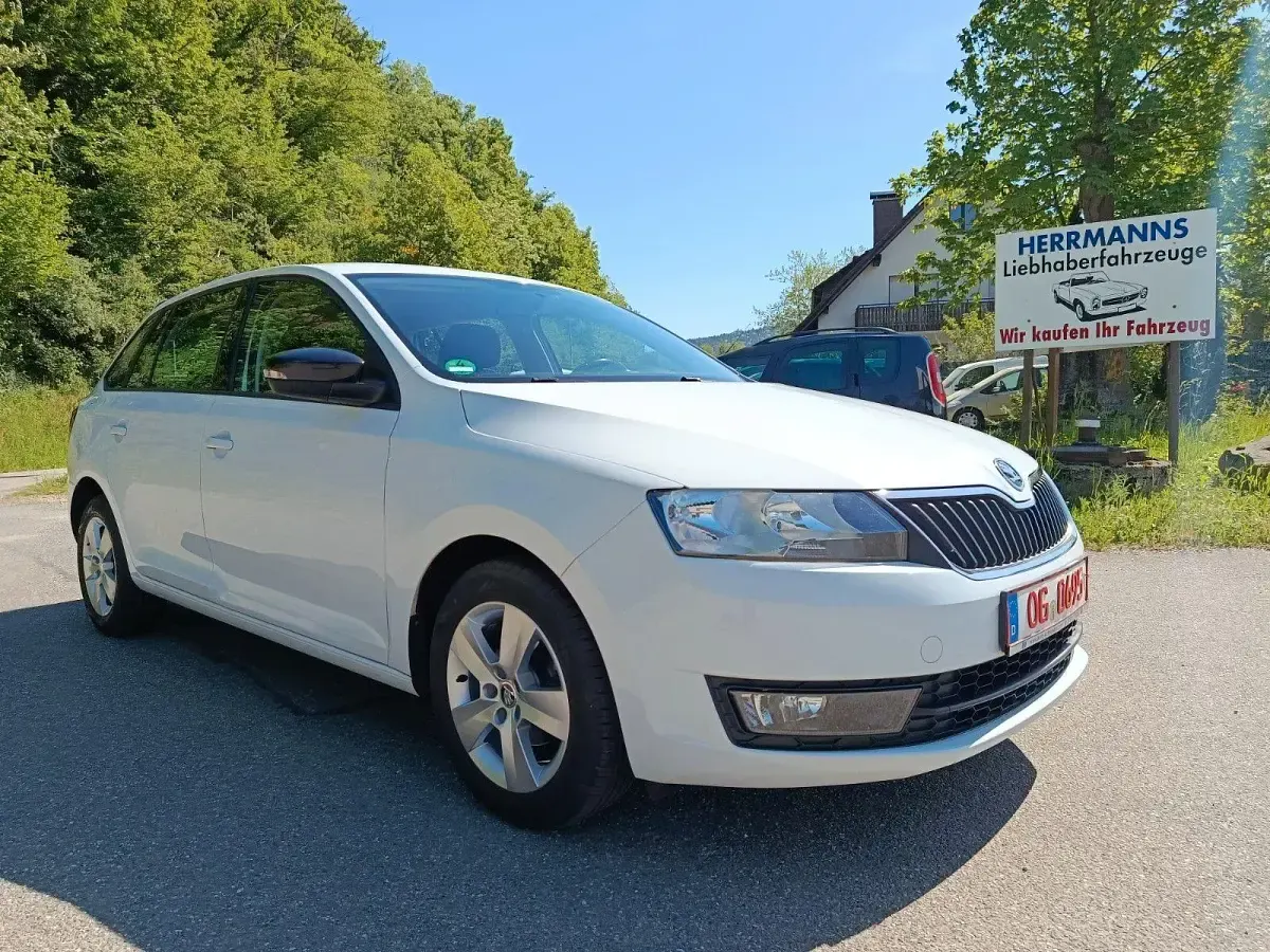 Używany Skoda Rapid Ambition 90 KM (66 kW) 2017 Biały Hatchback