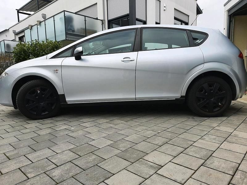 Usata Seat Leon 150 CV (110 kW) 2006 Argento Utilitaria