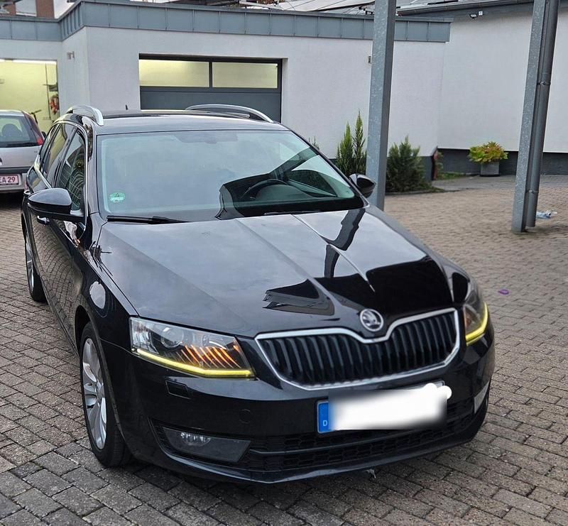 Schwarz Gebraucht 2017 Skoda Octavia Kombi | 7.100 € (Superpreis) - Bild 1/4
