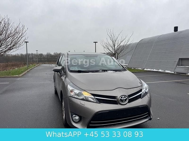 Gebraucht Toyota Verso 111 PS (81 kW) 2014 Grau Van / Kleinbus