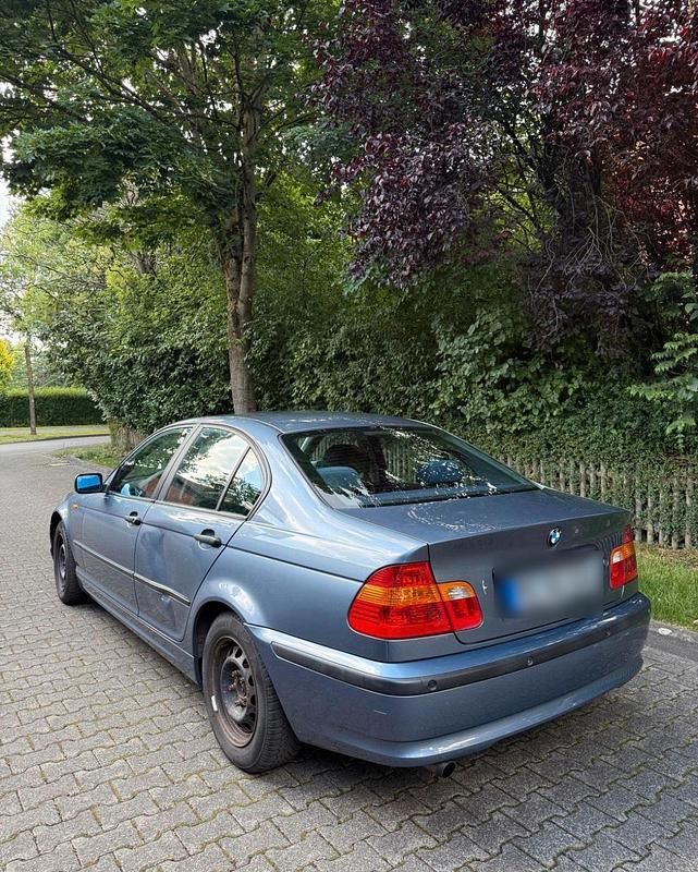 Gebraucht BMW 318 116 PS (85 kW) 2001 Blau Limousine