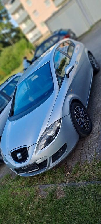 Silber Gebraucht 2008 Seat Leon Comfort Kleinwagen | 1.550 € - Bild 1/4
