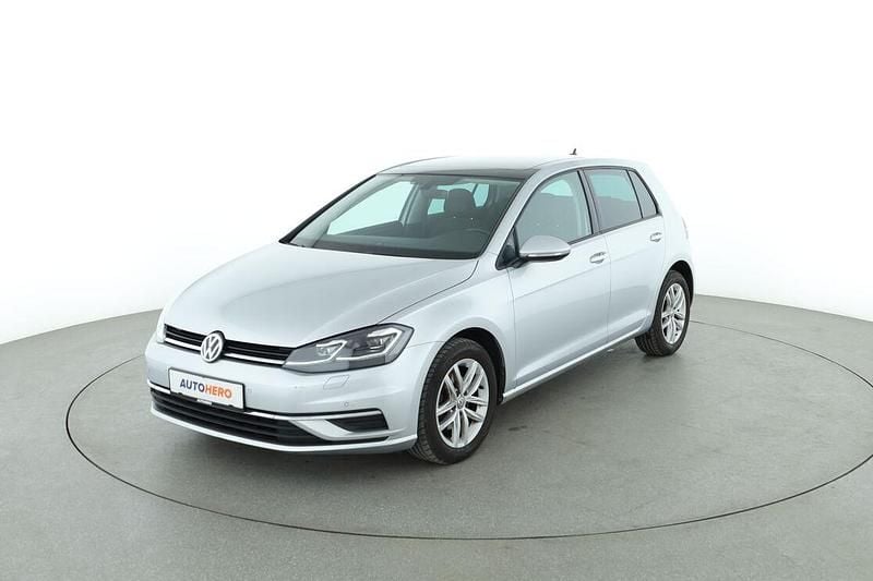 Grau Gebraucht 2019 VW Golf VII Comfortline Limousine | 17.800 € (Fairer Preis) - Bild 1/3