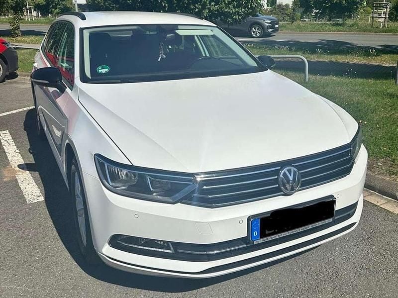Weiß Gebraucht 2017 VW Passat Comfortline Kombi | 15.200 € (Guter Preis) - Bild 1/4