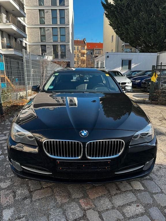 Gebraucht BMW 520 184 PS (135 kW) 2012 Schwarz Kombi