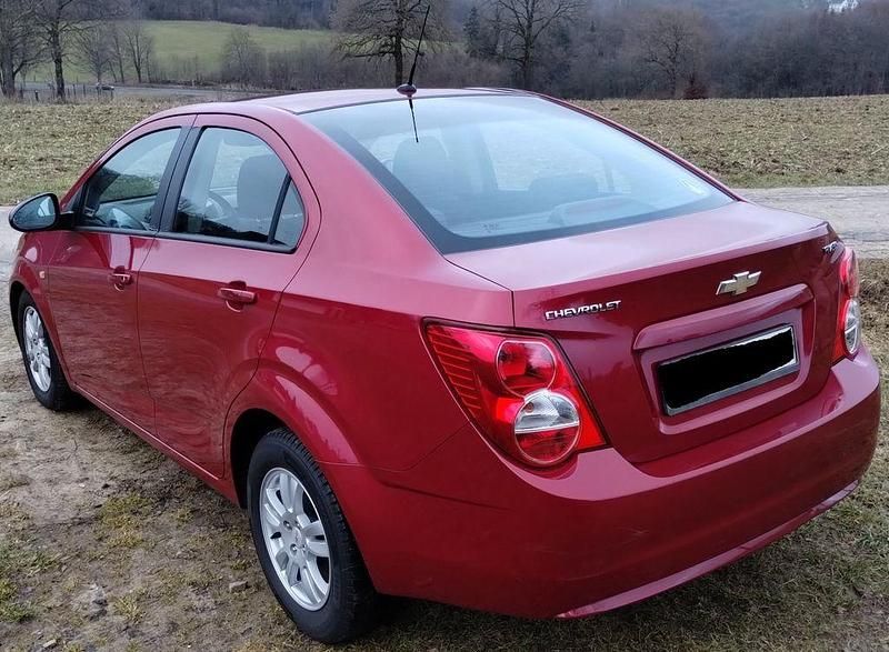 Gebraucht Chevrolet Aveo LT 101 PS (74 kW) 2013 Rot Limousine