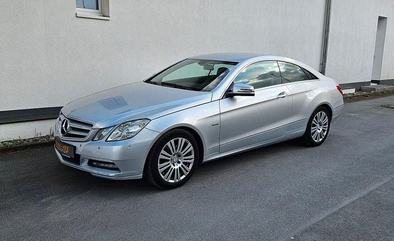 Gebraucht Mercedes E200 184 PS (135 kW) 2012 Silber Coupé