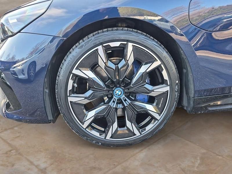 Gebraucht BMW 550e M Sport 489 PS (359 kW) 2024 Blau Limousine