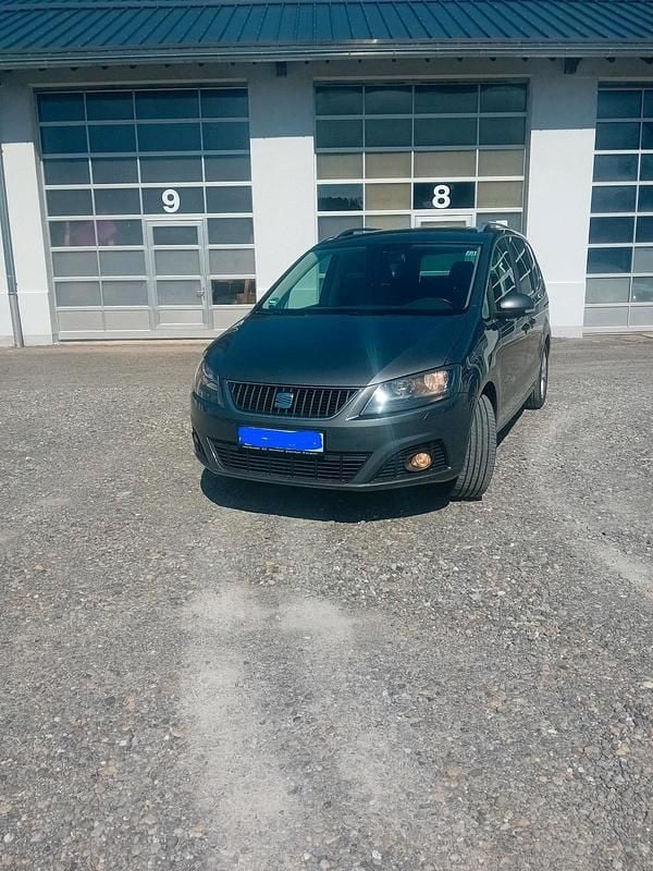 Grau Gebraucht 2012 Seat Alhambra Van / Kleinbus | 7.900 € (Guter Preis) - Bild 1/4