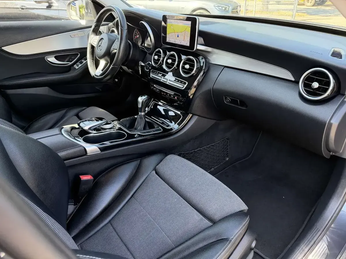 Gebraucht Mercedes C200 Avantgarde 184 PS (135 kW) 2015 Tenoritgrau  metalliclack Limousine