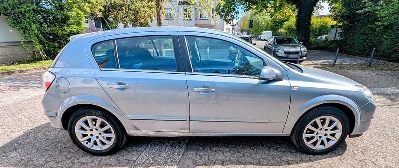 Second-hand Opel Astra 125 CP (91 kW) 2004 Argintiu Hatchback