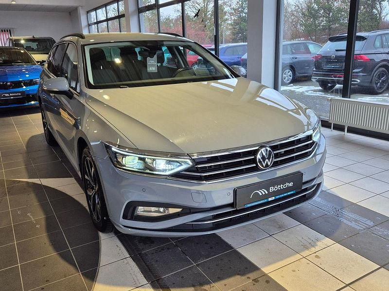 Gebraucht VW Passat IQ Drive 150 PS (110 kW) 2022 Mondsteingrau Kombi