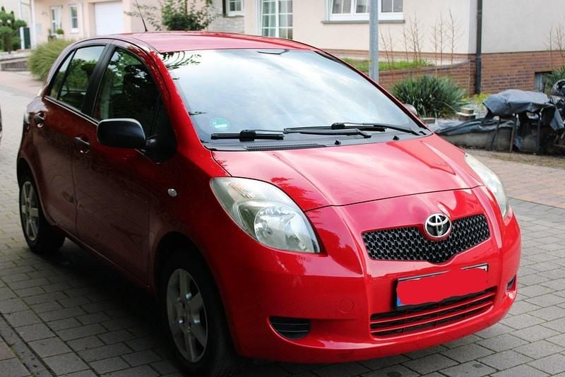 Rot Gebraucht 2007 Toyota Yaris Kleinwagen | 3.350 € (Fairer Preis) - Bild 1/4
