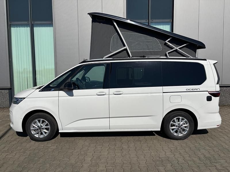 Candyweiß / dach: deepblack perleffekt Gebraucht 2024 VW T7 Pro Van | 64.539 € - Bild 1/4