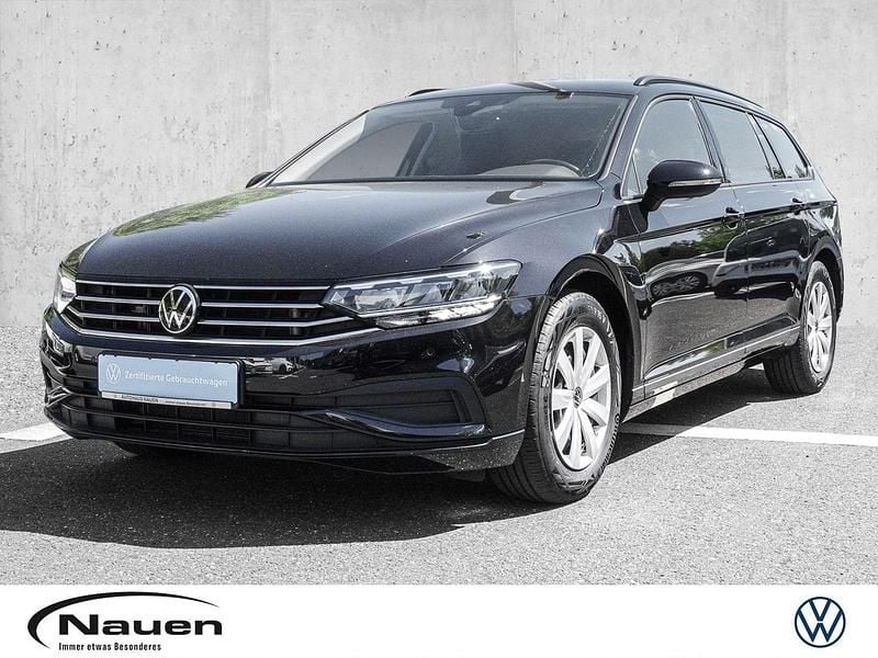 Deep black perleffekt (schwarz) Gebraucht 2022 VW Passat Conceptline Kombi | 20.750 € (Superpreis) - Bild 1/3