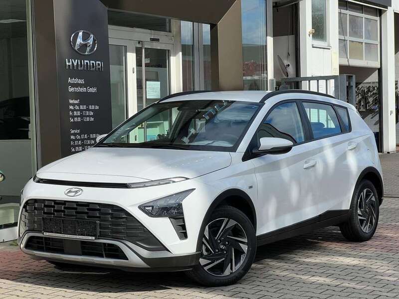 Atlas white / sol Neu 2024 Hyundai Bayon Trend SUV | 18.490 € (Superpreis) - Bild 1/4