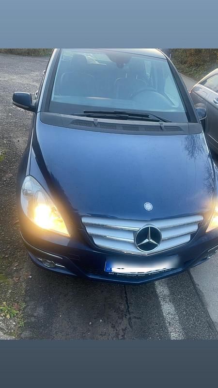 Gebraucht Mercedes B180 109 PS (80 kW) 2010 Blau Van / Kleinbus