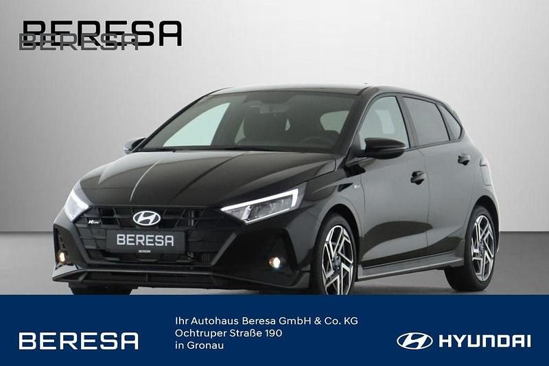 Phantom black / met Gebraucht 2025 Hyundai i20 N Line Limousine | 26.590 € - Bild 1/4