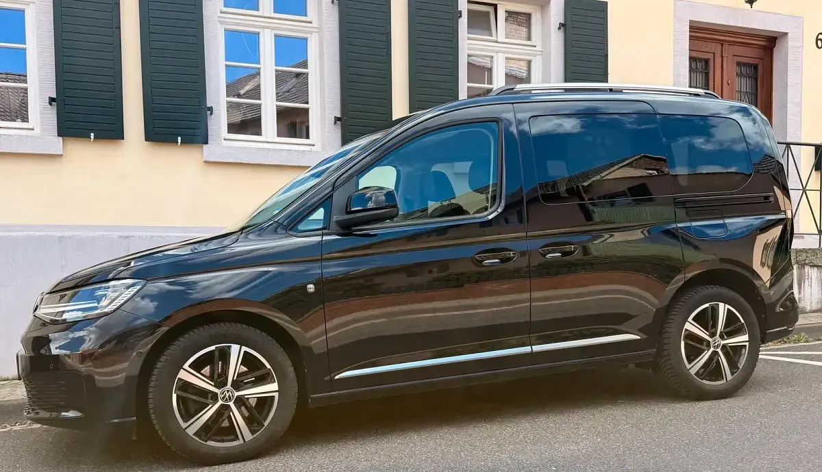 Gebraucht VW Caddy Style 122 PS (89 kW) 2021 Schwarz Van / Kleinbus