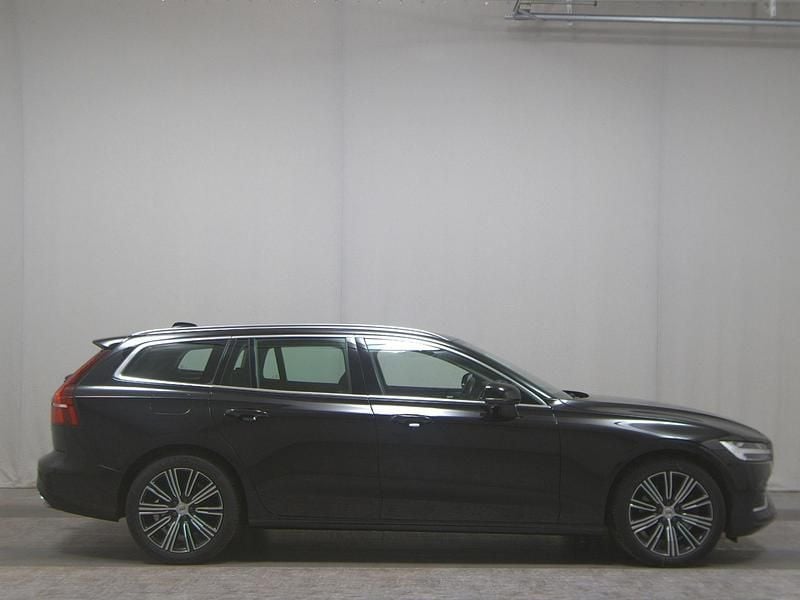 Schwarz Gebraucht 2021 Volvo V60 Inscription Kombi | 22.480 € (Superpreis) - Bild 1/4