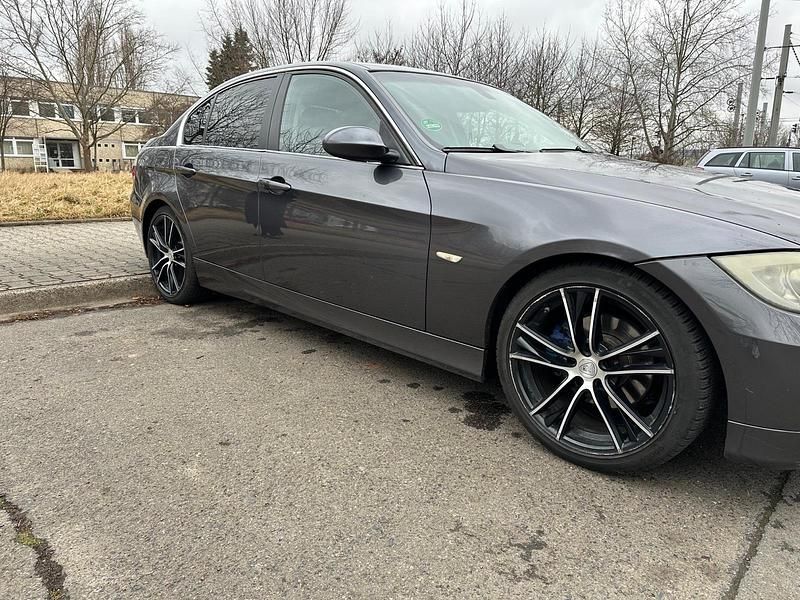 Second-hand BMW 325 218 CP (160 kW) 2006 Berlinǎ