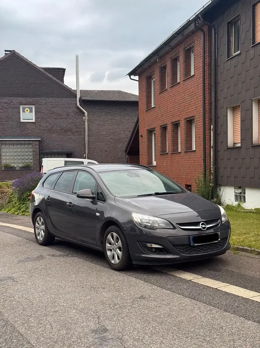Gebraucht Opel Astra 140 PS (102 kW) 2015 Grau Kombi